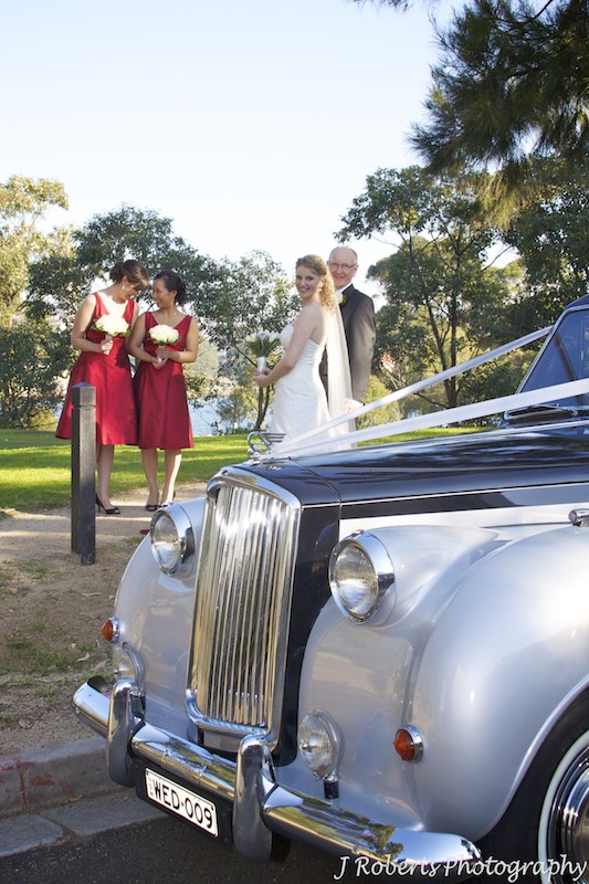 Bride getting out of wedding car - wedding photography sydney